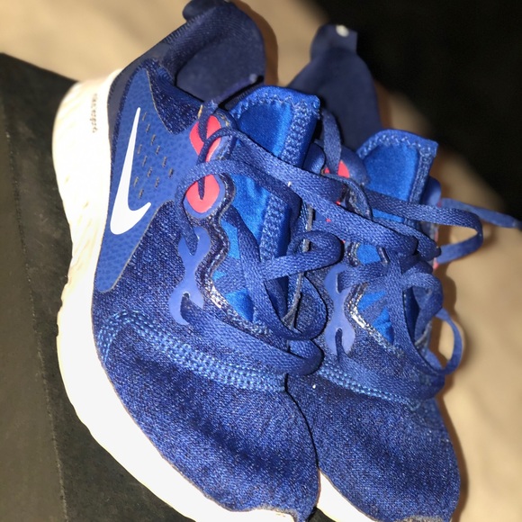 Nike Boys Shoes - Picture 2 of 3